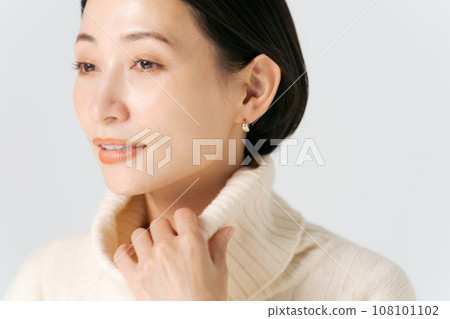 Beauty portrait of middle-aged woman Beauty portrait of middle-aged woman 108101102