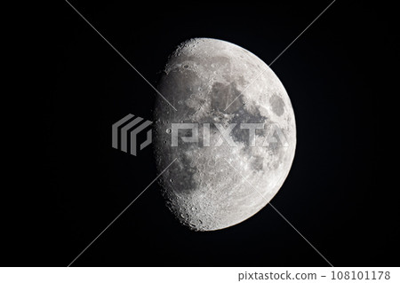 2023 年 10 月 24 日 月齡 9.56 18:34 2023 年 10 月 24 日 月齡 9.56 18:34 108101178