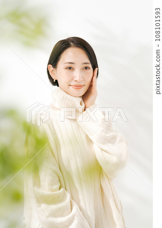 一個感覺皮膚保濕的女人 一個感覺皮膚保濕的女人 108101593