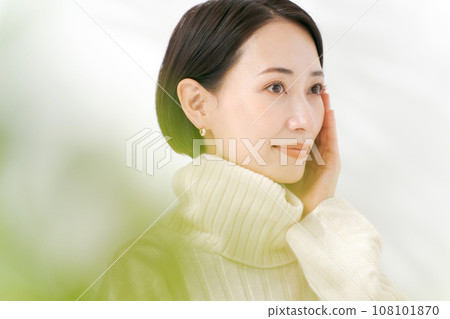 一個感覺皮膚保濕的女人 一個感覺皮膚保濕的女人 108101870