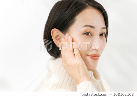 一個感覺皮膚保濕的女人 一個感覺皮膚保濕的女人 108102108