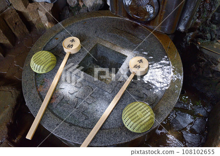 One grain of water (Shinagawa Shrine Setsusha, Ana Inari Shrine Shimosha) Shinagawa Ward, Tokyo One grain of water (Shinagawa Shrine Setsusha, Ana Inari Shrine Shimosha) Shinagawa Ward, Tokyo 108102655