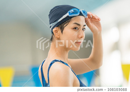 adult swimming adult swimming 108103088