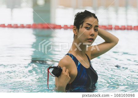 adult swimming 108103098