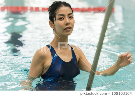 pool walking pool walking 108103104