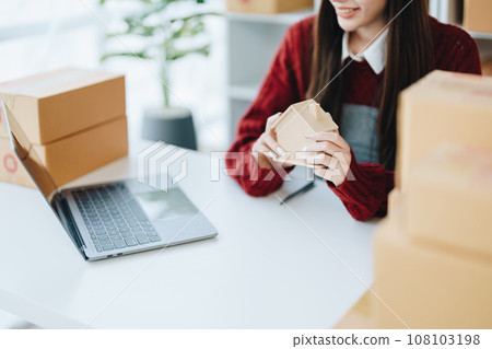 Beautiful Asian woman, blogger, blog, presenting Product quality, live video, social media, record her, sell online via digital cameras, sme or small business ecommerce concepts. Beautiful Asian woman, blogger, blog, presenting Product quality, live video, social media, record her, sell online via digital cameras, sme or small business ecommerce concepts. 108103198