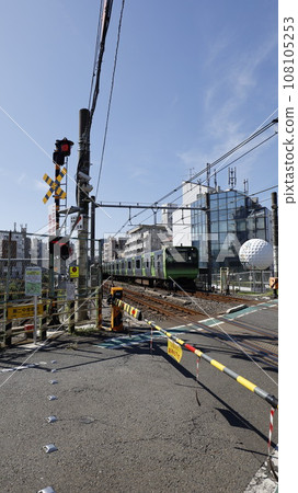截至2023年，JR山手線僅存的平交道「中里2號平交道」（東京都北區） 108105253
