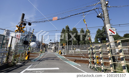 截至2023年，JR山手線僅存的平交道「中里2號平交道」（東京都北區） 108105337