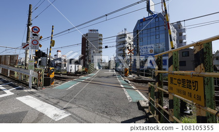 The only remaining level crossing on the JR Yamanote Line as of 2023, “No. 2 Nakazato Level Crossing” (Kita-ku, Tokyo) 108105355