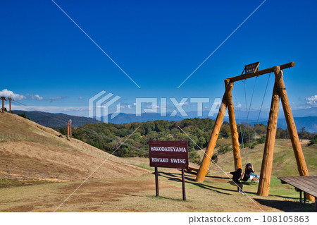 琵琶湖函館山美麗的鮮紅色地膚子 108105863