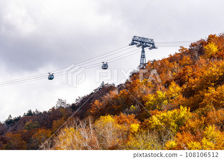 秋天的山形藏王、秋葉山和藏王索道山頂線，山形縣山形市 108106512