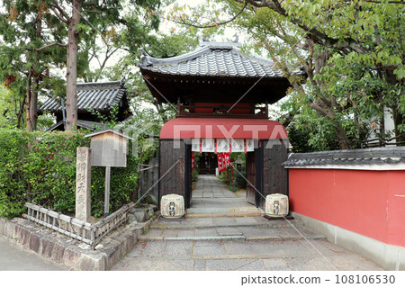 Ryugumon of Chokenji Temple, Fushimi, Kyoto Ryugumon of Chokenji Temple, Fushimi, Kyoto 108106530