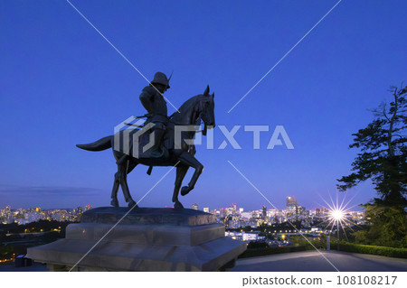 仙台市夜景與伊達政宗馬術雕像 108108217