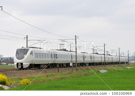 Hokuriku Main Line Awara Onsen-Maruoka JR West 683 series T26+T34+R12 formation (Kanazawa) Thunderbird Hokuriku Main Line Awara Onsen-Maruoka JR West 683 series T26+T34+R12 formation (Kanazawa) Thunderbird 108108969