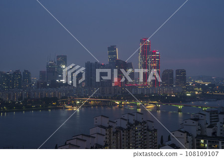 Nightscape in downtown Seoul, Korea Nightscape in downtown Seoul, Korea 108109107