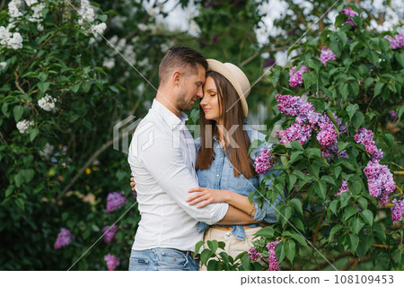 Couple in love kissing and hugging in spring park 108109453