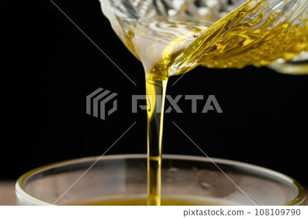 Add olive oil 108109790