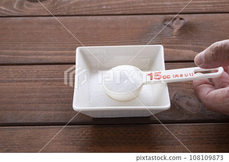 one tablespoon of salt with a measuring spoon one tablespoon of salt with a measuring spoon 108109873