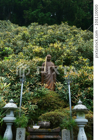 Shikoku Sacred Site No. 60 Yokomineji Temple Statue of Hoshiku Daishi 108110000