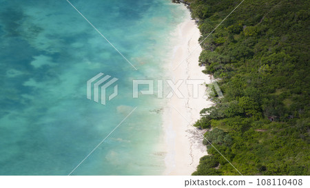 Beautiful white sandy beach and turquoise ocean in zanzibar at sunny day 108110408