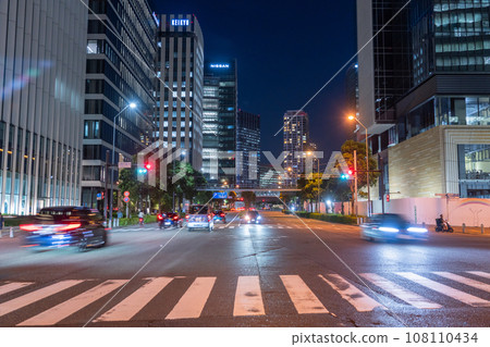 [Kanagawa Prefecture] Night view of Yokohama Minato Mirai office district 108110434