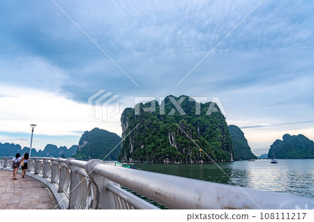 Tourists walking along the promenade along the coast of Ha Long Bay, Vietnam 108111217