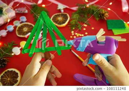 Step by step instruction how to make christmas tree from ice cream sticks. Step 3 glue sticks together. Children's New year handmade craft Step by step instruction how to make christmas tree from ice cream sticks. Step 3 glue sticks together. Children's New year handmade craft 108111248