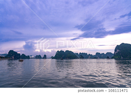 Along the coast where you can see the tip of Dolphin Palace in Halong Bay, Vietnam 108111471