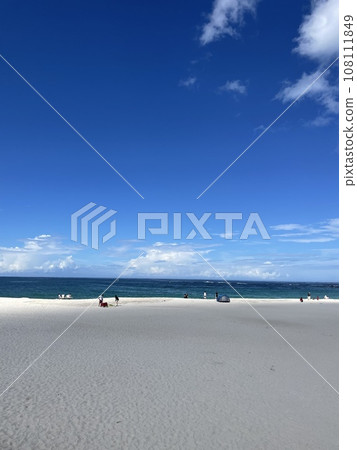 Shirahama coast with blue skies and white sand Shirahama coast with blue skies and white sand 108111849