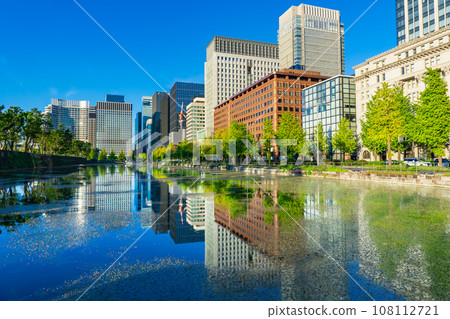 Hibiya moat and Marunouchi building area in the Imperial Palace Gaien, Chiyoda-ku, Tokyo 108112721