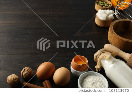 The ingredients are laid out on the table for preparing autumn pastries. 108113970