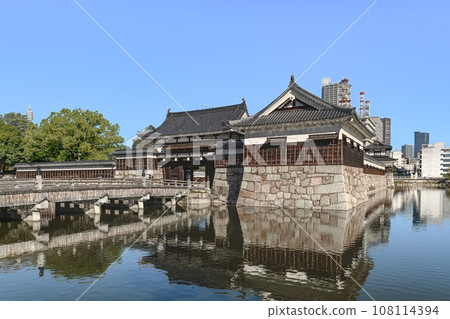 Ninomaru and Omote Gate of Hiroshima Castle 108114394