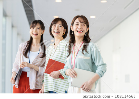 Office business woman 108114565