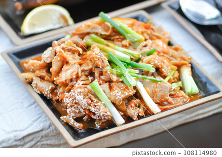 stir fried pork with chinese cabbage and kim chi stir fried pork with chinese cabbage and kim chi 108114980