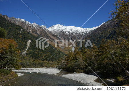 Autumn Hotaka mountain range seen from Kappa Bridge Autumn Hotaka mountain range seen from Kappa Bridge 108115172