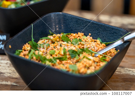 salad made of legumes and vegetables 108117007