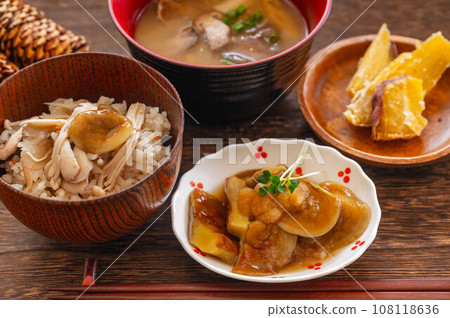 Autumn taste: Mushroom dishes Autumn taste: Mushroom dishes 108118636