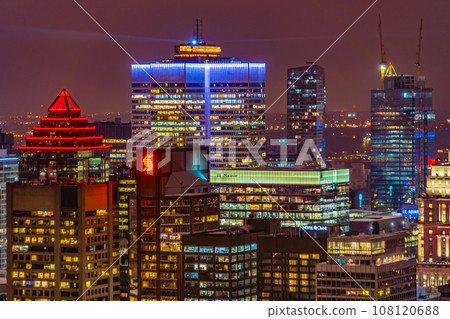 Night view of Montreal (Kondia Ronque) 108120688