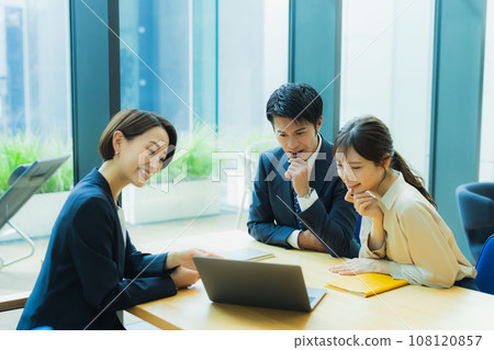 Business negotiation image Business negotiation image 108120857