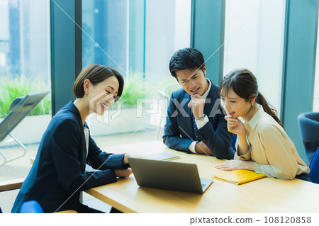 Business negotiation image Business negotiation image 108120858