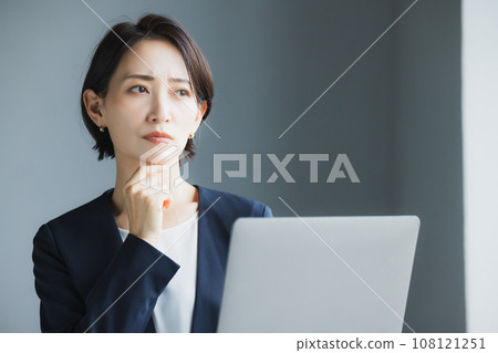 Business woman troubled watching a personal computer Business woman troubled watching a personal computer 108121251