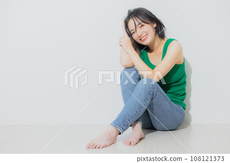 綠色背心的女人 108121373