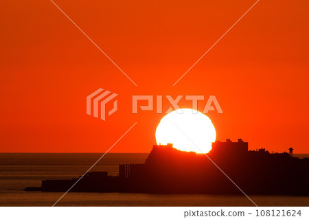 Evening view of warship island 108121624