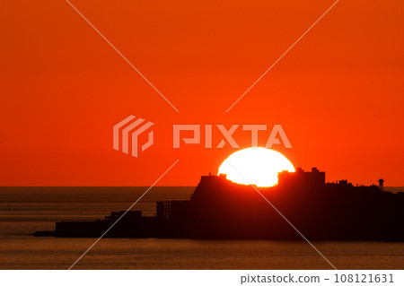 Evening view of warship island 108121631