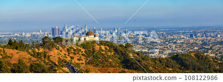 Panorama of Griffith Observatory and Los Angeles skyline 108122986