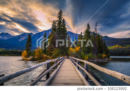 Summer sunset at the Pyramid Lake in Jasper National Park Summer sunset at the Pyramid Lake in Jasper National Park 108123002