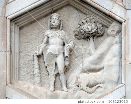 Hercules and Cacus from the workshop of Andrea Pisano, Relief on Giotto Campanile of Cattedrale di Santa Maria del Fiore (Cathedral of Saint Mary of the Flower), Florence, Italy 108123013