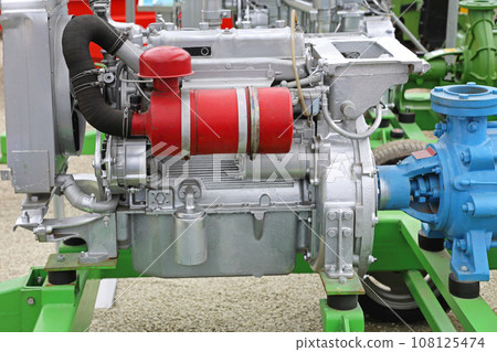 Diesel Engine Water Pump 108125474