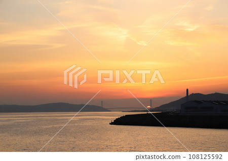 Kobe Port Bay Cruise Sunset at Akashi Kaikyo Bridge (Kobe City, Hyogo Prefecture) Kobe Port Bay Cruise Sunset at Akashi Kaikyo Bridge (Kobe City, Hyogo Prefecture) 108125592