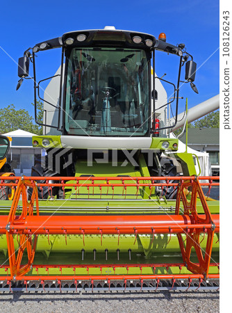 Combine Harvester Front 108126243